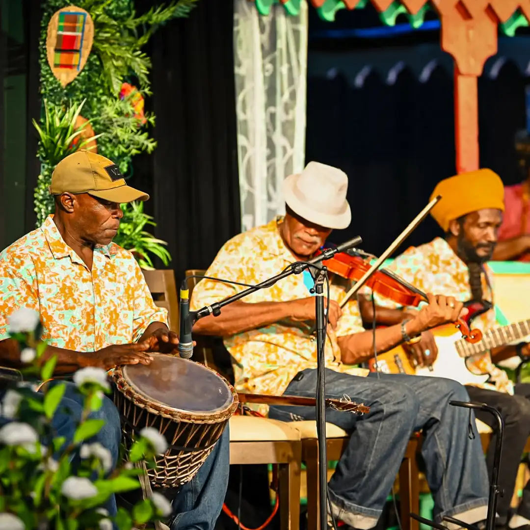 EntertainmentServices_Circle_1080x1080-2