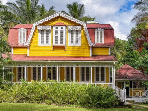 TwoBedDeluxe_Square_1080x1080 TwoBedDeluxe_Square_1080x1080