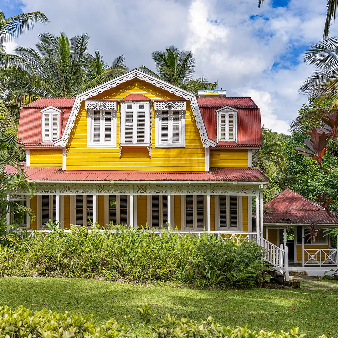 TwoBedDeluxe_Square_1080x1080